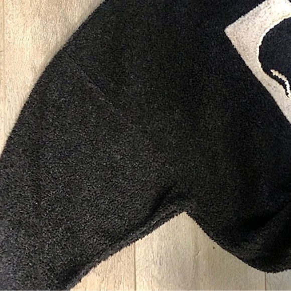 Vintage 90s Boxy, Boucle Sweater, Calgary Canada Logo, Bear Applique, Sz… - Picture 8 of 8